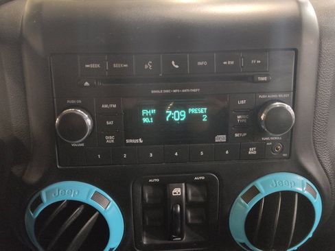 Used 2017 Jeep Wrangler Unlimited Sport image 25