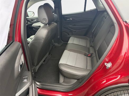 Used 2025 Chevrolet Trax LT w/ Driver Confidence Package image 24