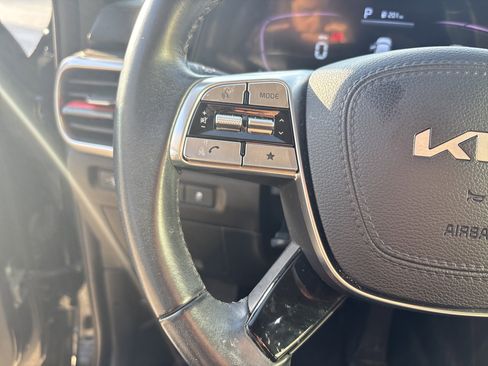 Used 2023 Kia Telluride EX w/ EX Captain's Chair Package image 7