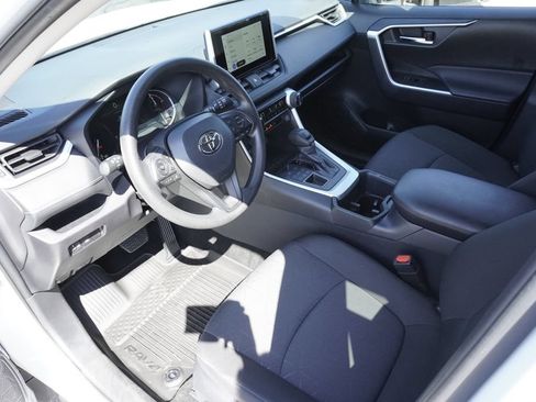Used 2025 Toyota RAV4 XLE AWD/4WD image 18