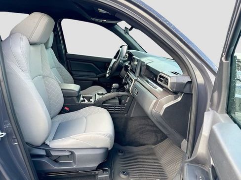 Used 2025 Toyota Tacoma SR5 AWD/4WD image 28