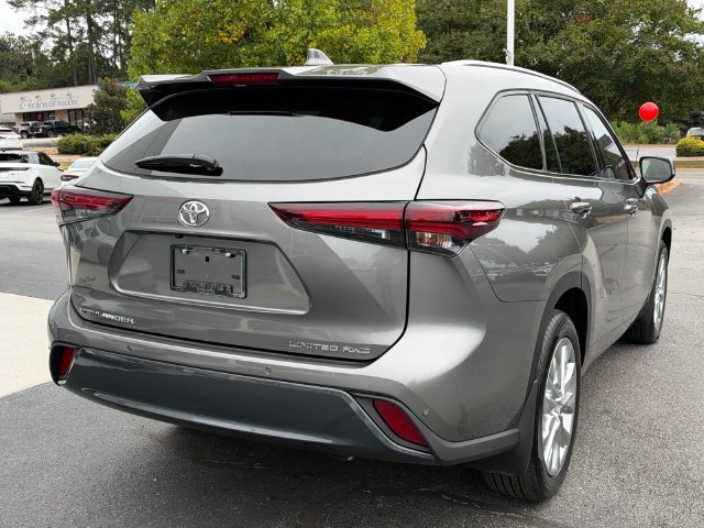 Used 2026 Toyota Highlander Limited AWD/4WD image 3