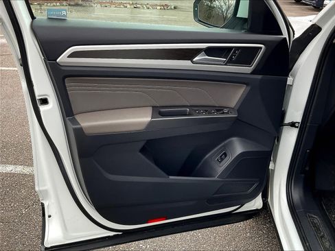 Used 2023 Volkswagen Atlas SE image 9