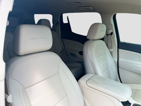 Used 2022 GMC Acadia Denali w/ Denali Technology Package image 29