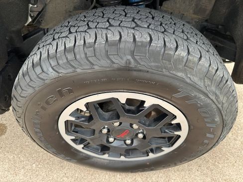 Used 2025 Toyota Tacoma TRD Off-Road image 19