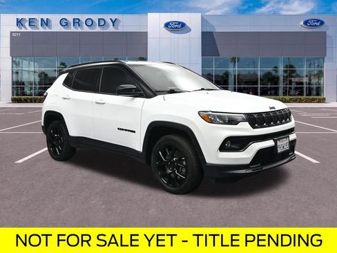 Used 2023 Jeep Compass Latitude AWD/4WD image 1