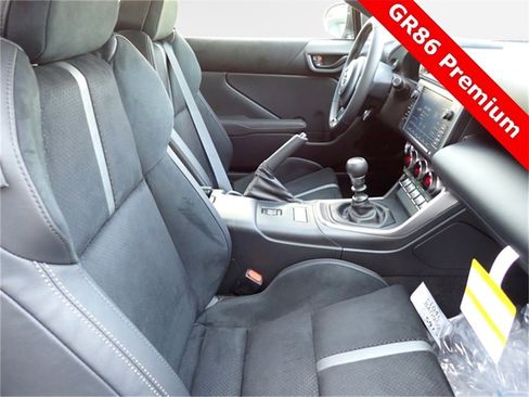 New 2025 Toyota GR86 Premium image 10