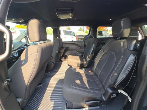 Used 2021 Chrysler Pacifica Touring w/ S Appearance Package FWD image 14