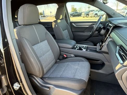 New 2025 GMC Acadia Elevation image 30