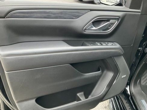 Used 2022 GMC Yukon XL SLT w/ SLT Premium Package image 7