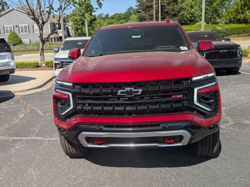 New 2026 Chevrolet Suburban Z71 w/ Z71 Off-Road Package AWD/4WD image 2