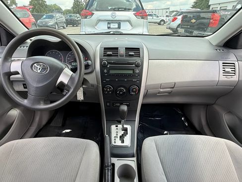 Used 2010 Toyota Corolla LE FWD image 3