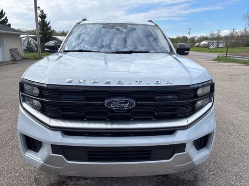 Used 2025 Ford Expedition Platinum AWD/4WD image 13