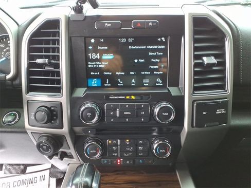 Used 2018 Ford F150 Lariat image 23