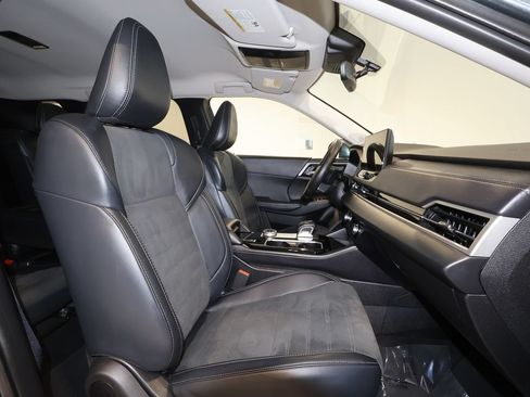 Used 2025 Mitsubishi Outlander SE AWD/4WD image 28