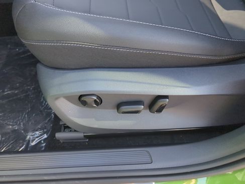 New 2026 Volkswagen Taos SE image 14