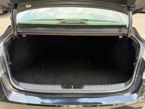 Used 2022 Hyundai Elantra SEL w/ Convenience Package FWD image 5