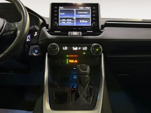 Used 2019 Toyota RAV4 Limited w/ Cold Weather Package FWD image 18