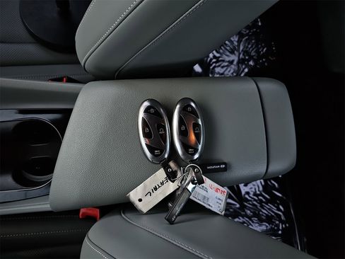 Certified 2025 Hyundai Elantra Limited image 36