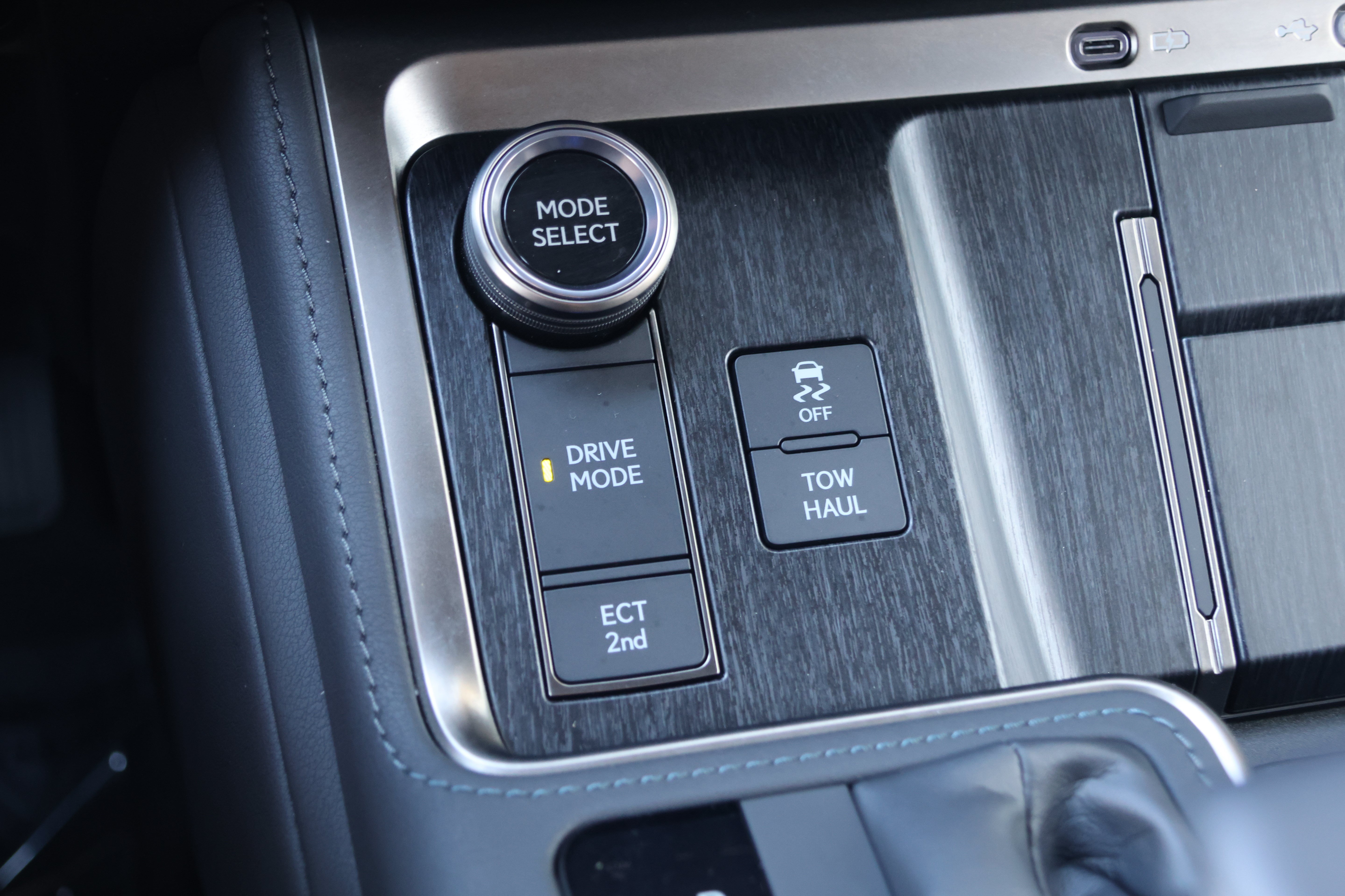 Certified 2024 Lexus GX 550 w/ Cold Area Package AWD/4WD image 24