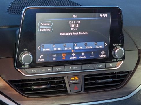 Used 2024 Nissan Altima 2.5 SV FWD image 18