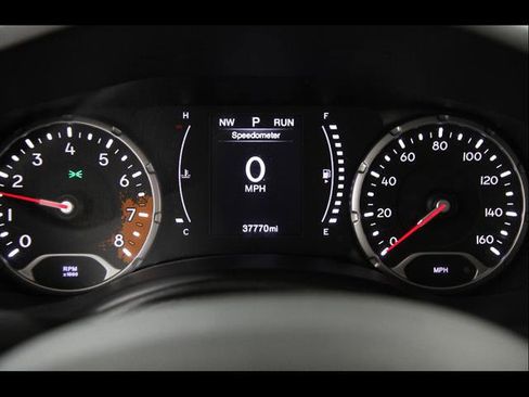 Used 2018 Jeep Renegade Latitude w/ Cold Weather Group image 8