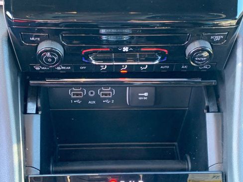 Used 2024 Jeep Grand Cherokee Laredo X image 23