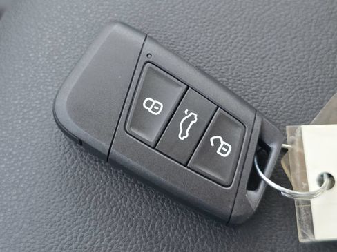 Used 2025 Volkswagen Taos S AWD/4WD image 34
