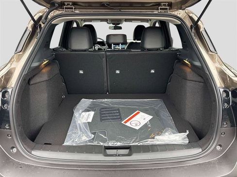 New 2026 Nissan Kicks SR w/ Cold Weather Package image 4