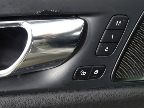 Used 2019 Volvo S60 T5 Momentum w/ Multimedia Package image 19