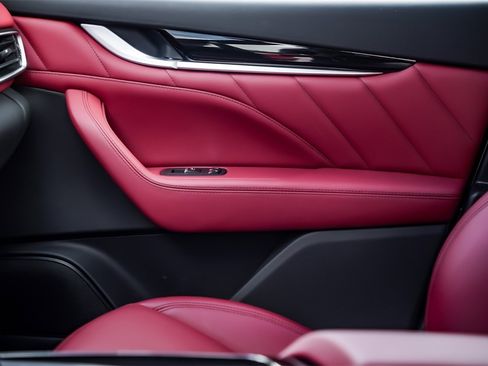 Certified 2022 Maserati Levante GT image 13