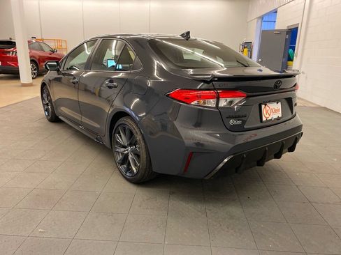 Used 2025 Toyota Corolla SE w/ SE Premium Package FWD image 6