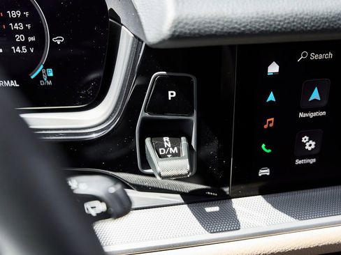 Used 2025 Porsche Cayenne image 60