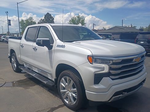Used 2024 Chevrolet Silverado 1500 High Country w/ High Country Premium Package AWD/4WD image 4
