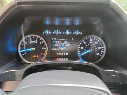 Used 2018 Ford Expedition XLT image 22