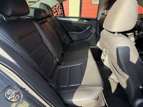 Used 2014 Volkswagen Jetta SE FWD image 36