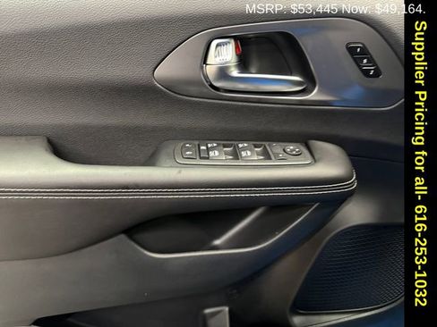 New 2026 Chrysler Pacifica Select image 28