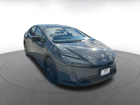 Used 2025 Toyota Prius LE image 1