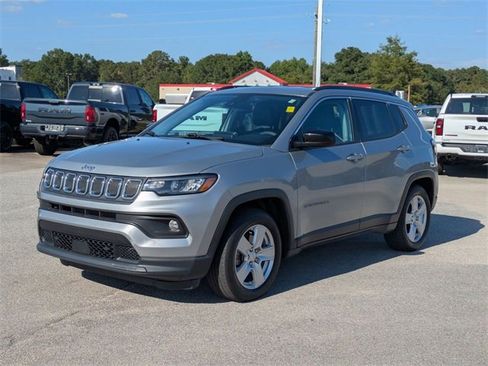 Used 2022 Jeep Compass Latitude image 7
