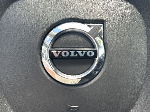 Used 2023 Volvo XC60 B5 Plus AWD/4WD image 23