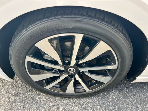 Used 2023 Nissan Sentra SV w/ SV Premium Package image 20