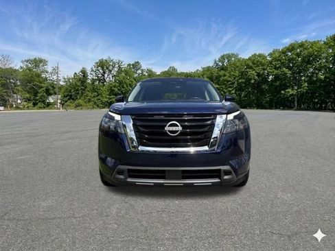 Used 2025 Nissan Pathfinder SV AWD/4WD image 3