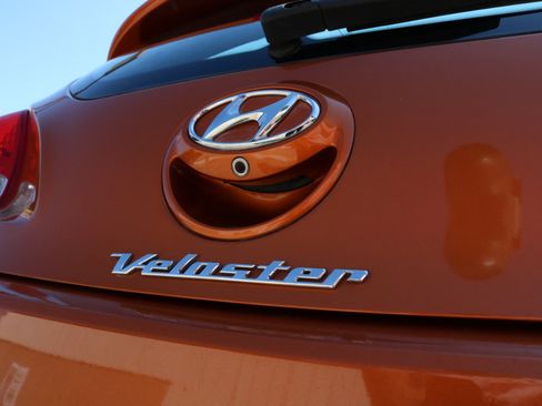 Used 2016 Hyundai Veloster Turbo image 12