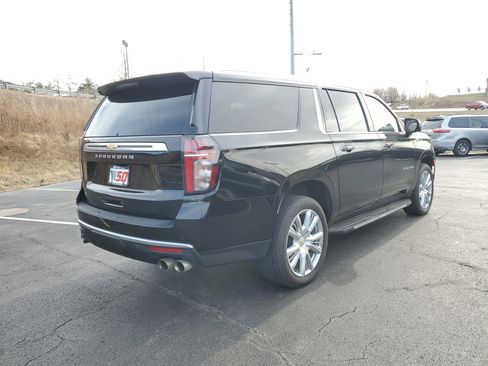 Used 2024 Chevrolet Suburban High Country w/ Advanced Technology Package image 4