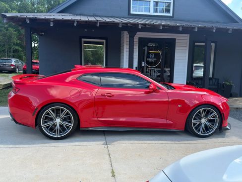 Used 2017 Chevrolet Camaro SS RWD image 7