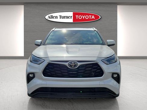 Used 2024 Toyota Highlander XLE image 4