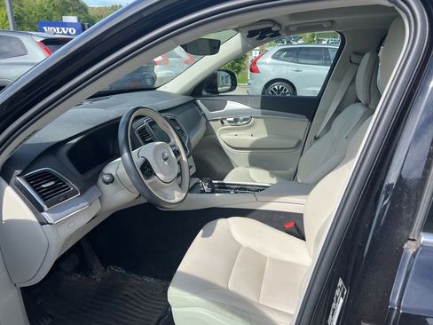 Used 2023 Volvo XC90 B5 Core w/ Climate Package AWD/4WD image 7