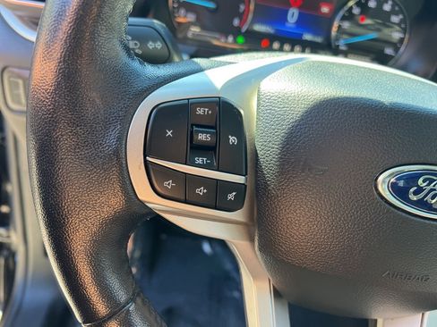 Used 2022 Ford Explorer XLT w/ Equipment Group 202A image 14
