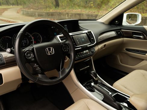 Used 2016 Honda Accord EX-L image 16