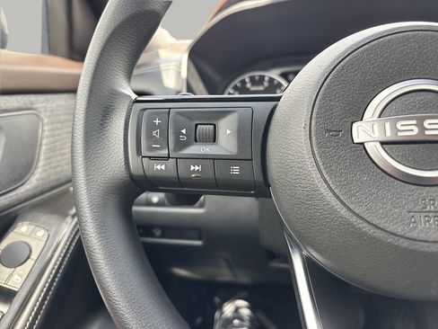 Used 2023 Nissan Rogue SV image 23